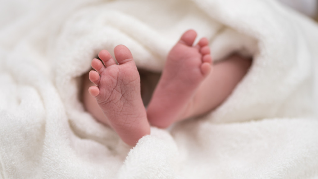 Die ersten Tage mit deinem Neugeborenen: Ein sanfter Einstieg ins Elternsein